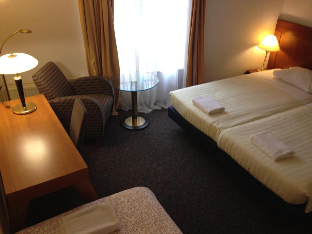 Hotel Alfa Ámsterdam Habitación foto
